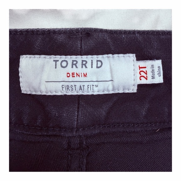 Torrid Women's Classic Black Straight Leg Jeans - Picture 5 of 8